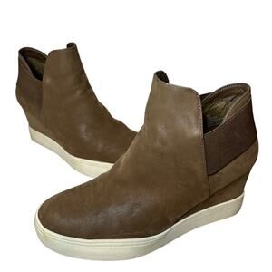 Maurices Size 9 Pull On Closed toe Wedge Ankle Booties Beige Brown Casual